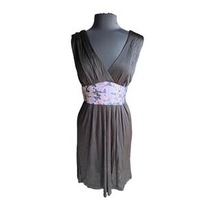 Sleeveless V-Neck Pleated Cocktail Dress with Butterfly Print Waist Tie Sash